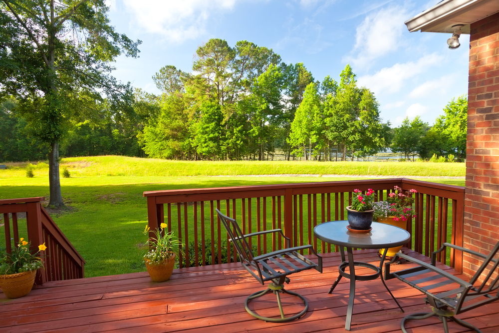 Why Tacoma Homeowners Are Turning to Professional Deck Builders in 2025